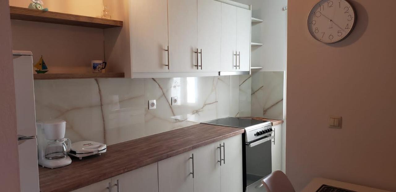 Michalis, 2-Bedroom Apartment In Saranda Bagian luar foto